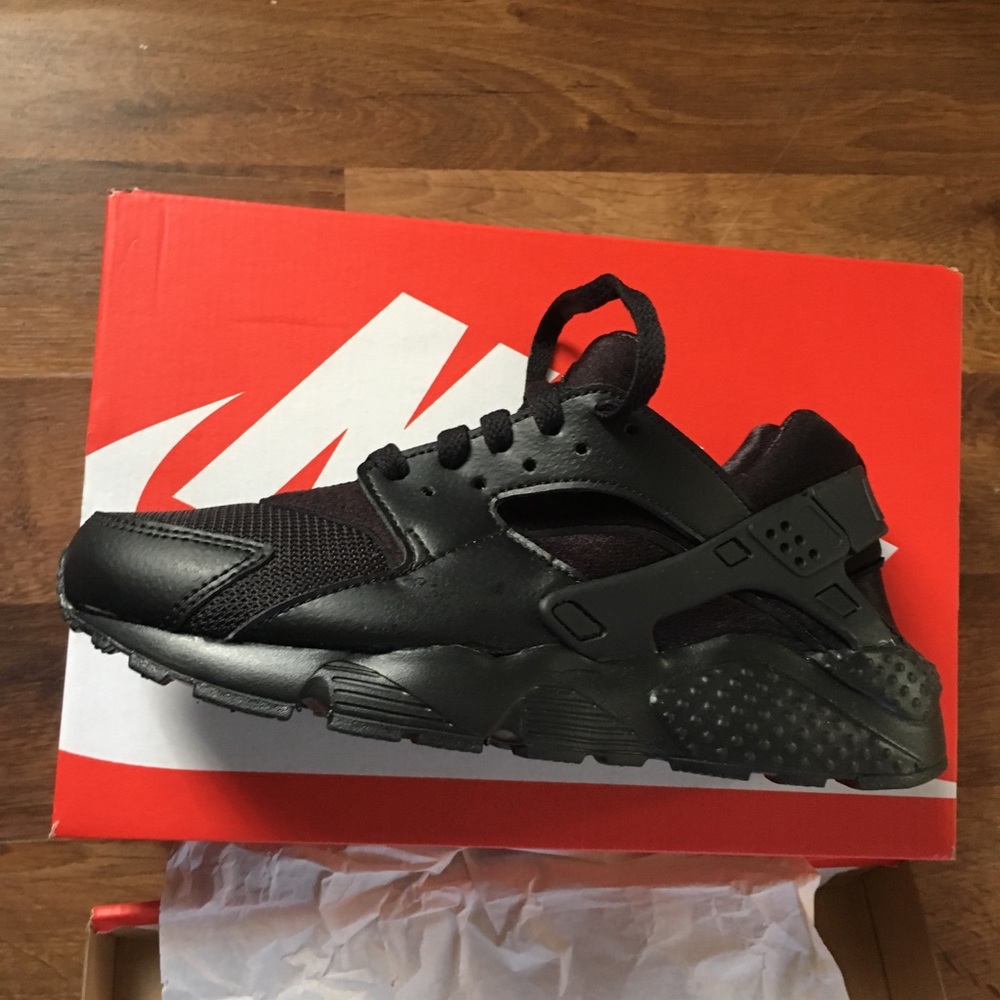 All Black Hurrache Run